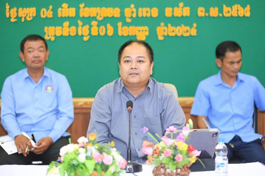 Mr. Meas Dara Vice President of the Cambodian Veterans Association of Banteay Meanchey Province, has contributed 600,000 riels to organize the Extraordinary General Assembly of the Cambodian Veterans Association nationwide