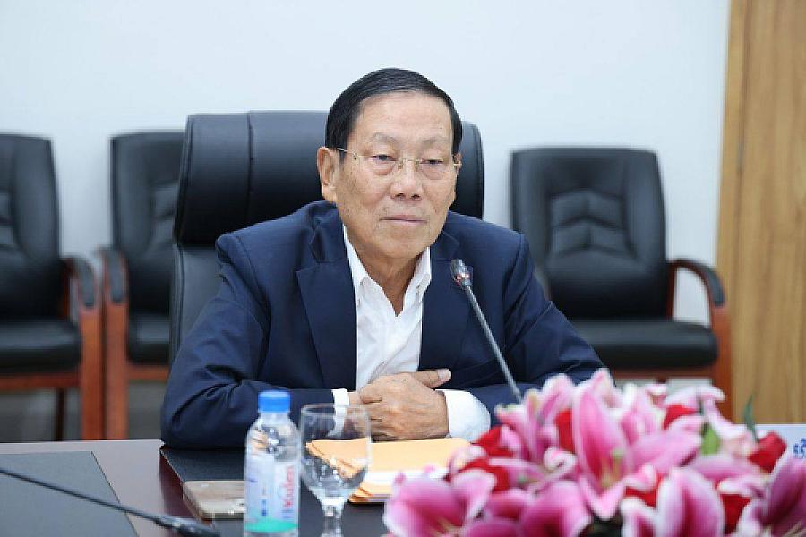 Oknha Vinh Hour, Director of Kampot Port Company, has donated $5,000 to organize the Extraordinary General Assembly of the Cambodian Veterans Association nationwide