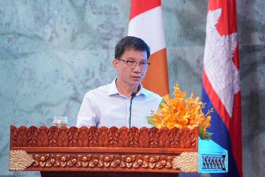Mr. Hui Say, Urban Planning, Construction and Cadastre of Siem Reap Province, would like to contribute 500,000 riels to organize the extraordinary general assembly of the Cambodian Veterans Association nationwide