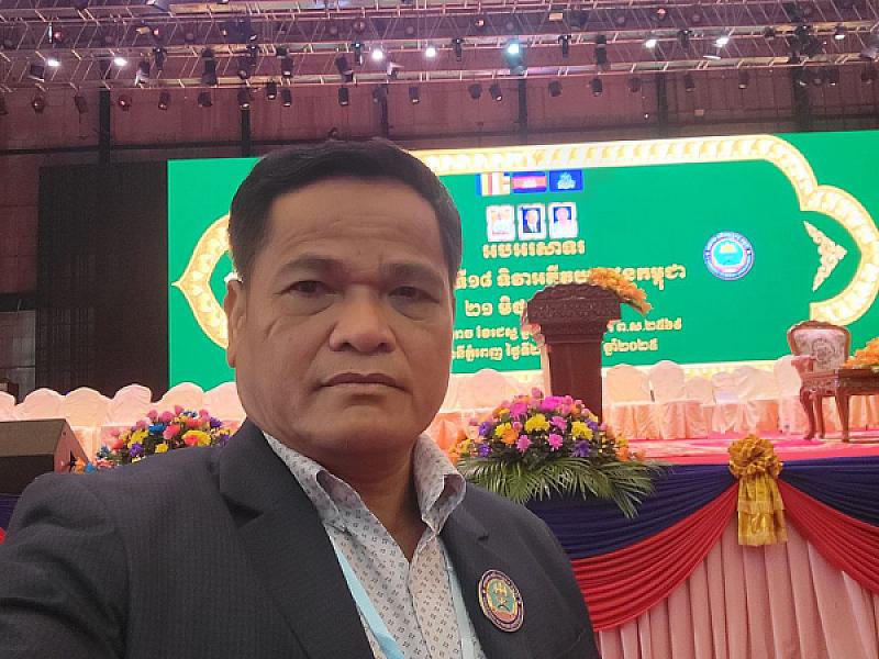 Mr. Pen Sovanny, Director of the Department of Social Affairs of Svay Rieng Province, would like to contribute 400,000 riels to organize the extraordinary general assembly of representatives of the Cambodian Veterans Association nationwide