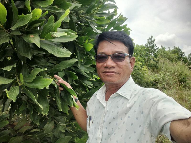 Mr. Loung Thuna, President of the National Social Welfare Foundation in Takeo Province, would like to contribute 100,000 riels to organize the Extraordinary General Assembly of the Cambodian Veterans Association nationwide