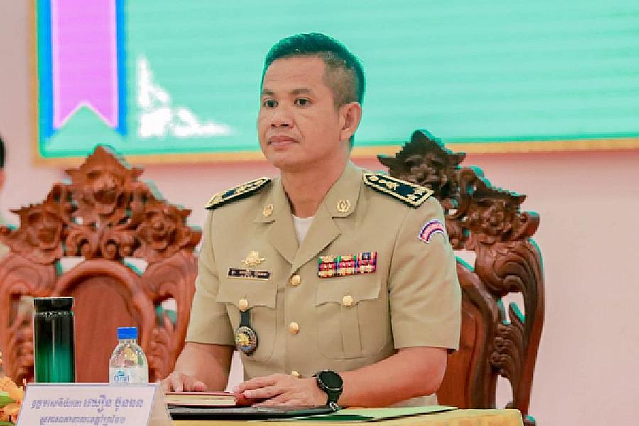 Chhoeun Bunchhon, President of the Prey Veng Provincial Police Commission, would like to contribute 8 million riels to organize the Extraordinary General Assembly of the Cambodian Veterans Association nationwide