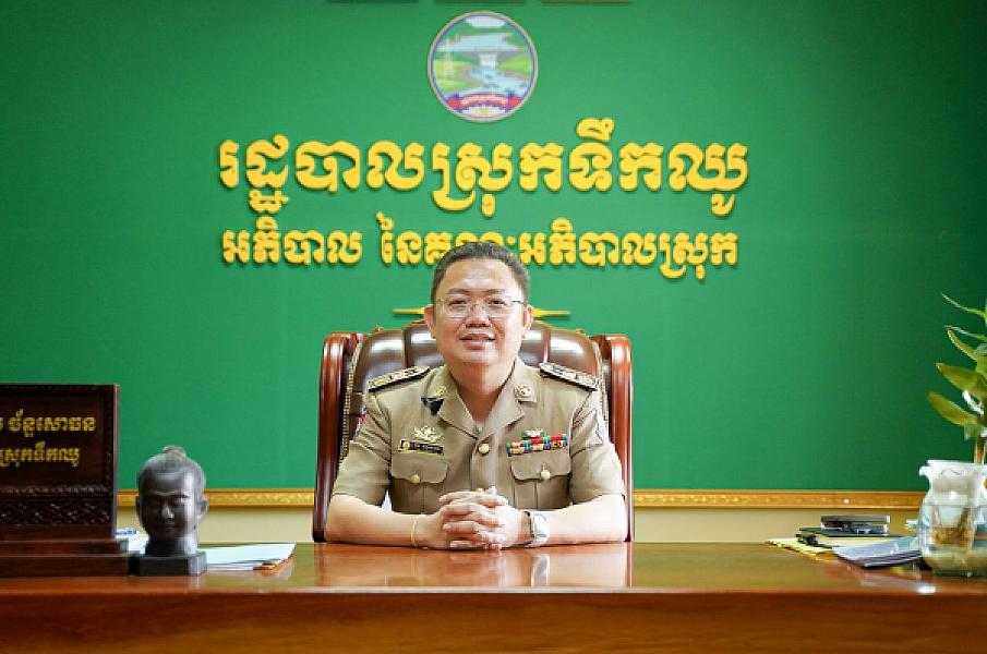 Mr. Im Chansothon, Governor of the Teuk Chhou District Government, Kampot Province, has contributed 500,000 riels to organize the Extraordinary General Assembly of the Cambodian Veterans Association nationwide