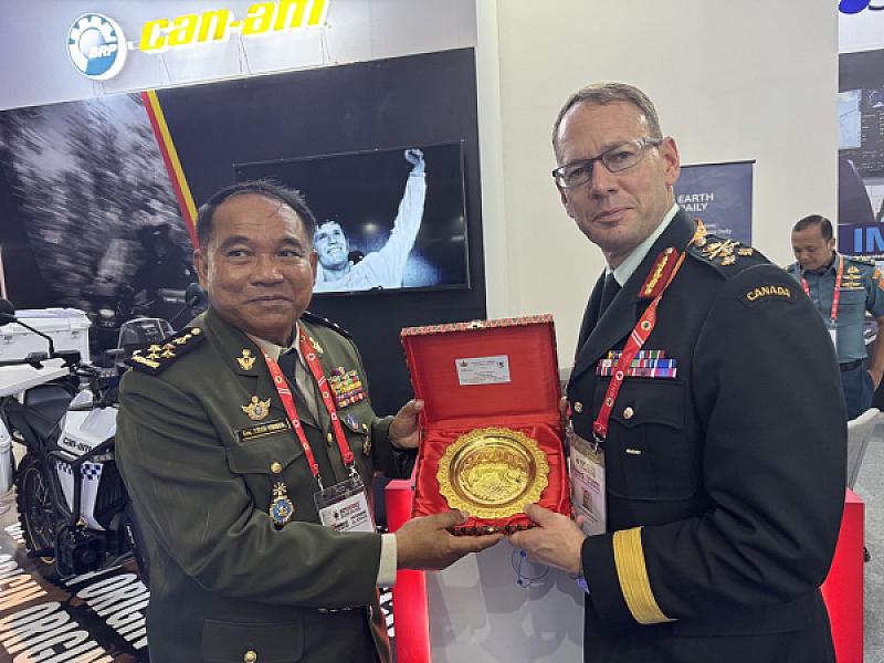 His Excellency General Chao Phirun, Secretary of State of the Ministry of National Defense, has contributed $500 to organize the Extraordinary General Assembly of the Cambodian Veterans Association nationwide