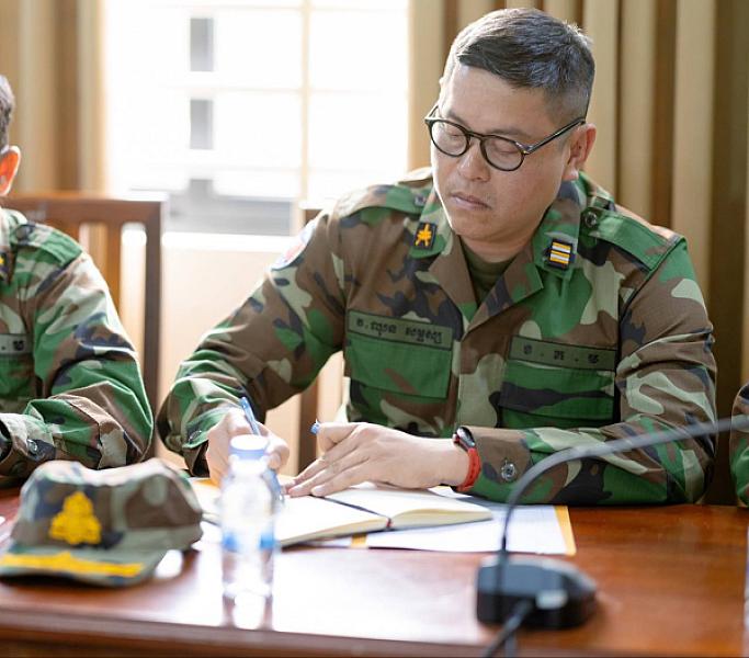 Chhun Samphor, General Department of Technical Equipment, Ministry of National Defense,contributed 600,000 riels to organize the extraordinary general assembly of representatives of the Cambodian Veterans Association nationwide