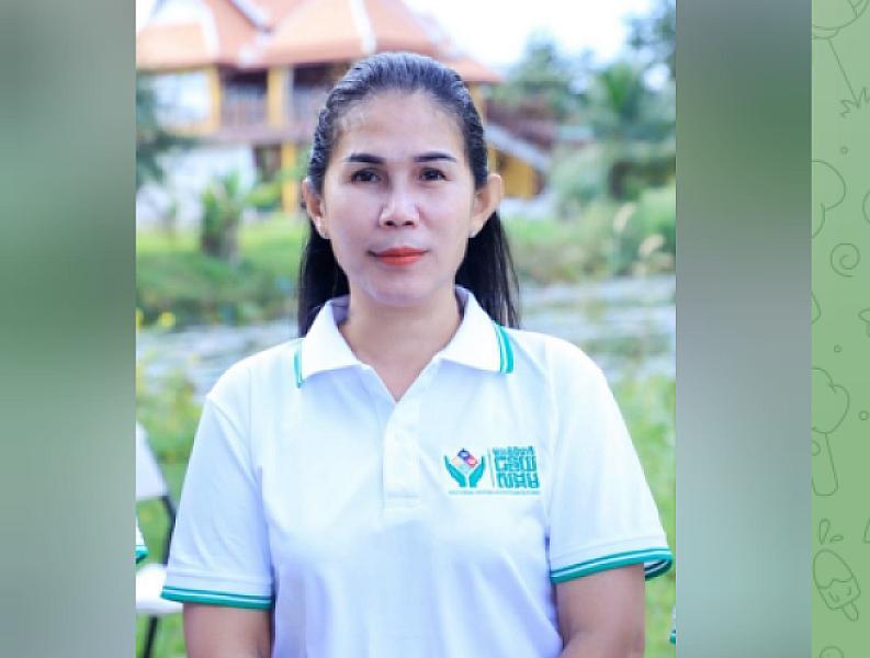 Ms. Chan Ry, President of the National Social Welfare Foundation in Svay Rieng Province, has contributed 100,000 riels to organize the Extraordinary General Assembly of the Cambodian Veterans Association nationwide