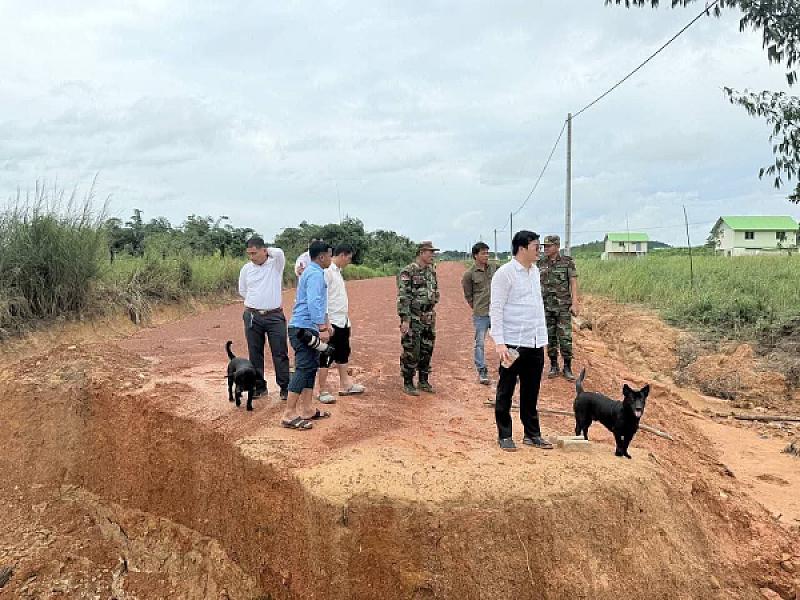 Brigadier General Nou Sam Ol visited to inspect the situation in the social land concession area and the veterans' home in Preah Sihanouk province.