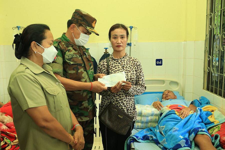 Koh Kong CVA Delivers Aid to Seriously Ill Veteran on Behalf of PM Hun Manet