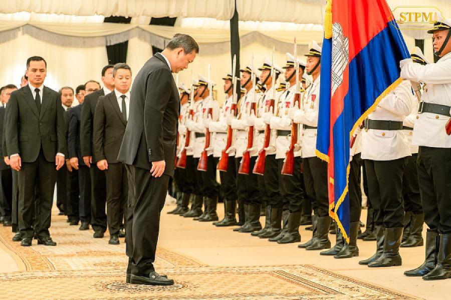 Prime Minister Hun Sen has invited to pay tribute to the late Lieutenant General Duong Samnieng, who died at the age of 67 in the cause of protecting the integrity of the country.