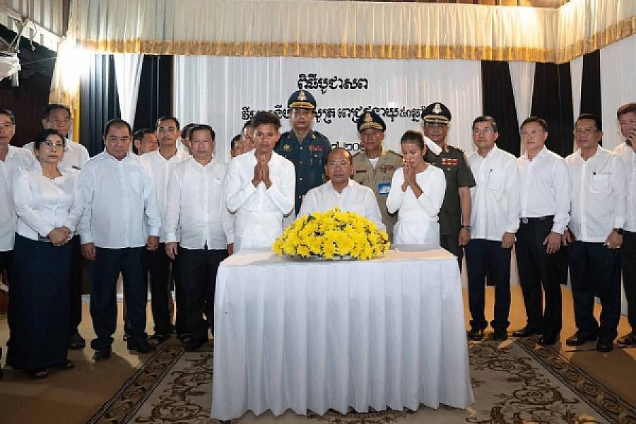 His Excellency Dr. Mao Thunin paid tribute to the martyred soldier, Brigadier General Sot Pech.
