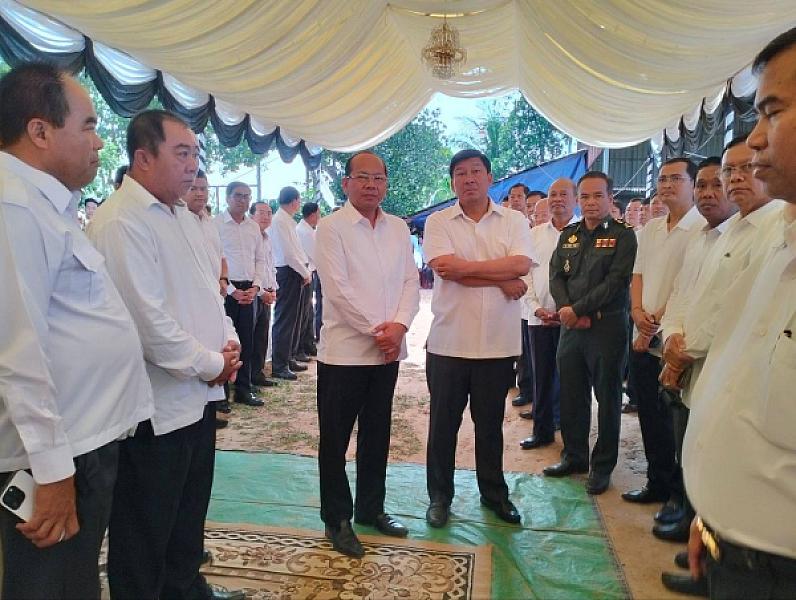 His Excellency Say Samal visits the family of the deceased Brigadier General Sot Pech