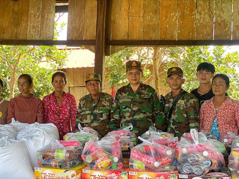 20 Cambodian veterans in need in Koh Kong province receive valuable gifts from the King