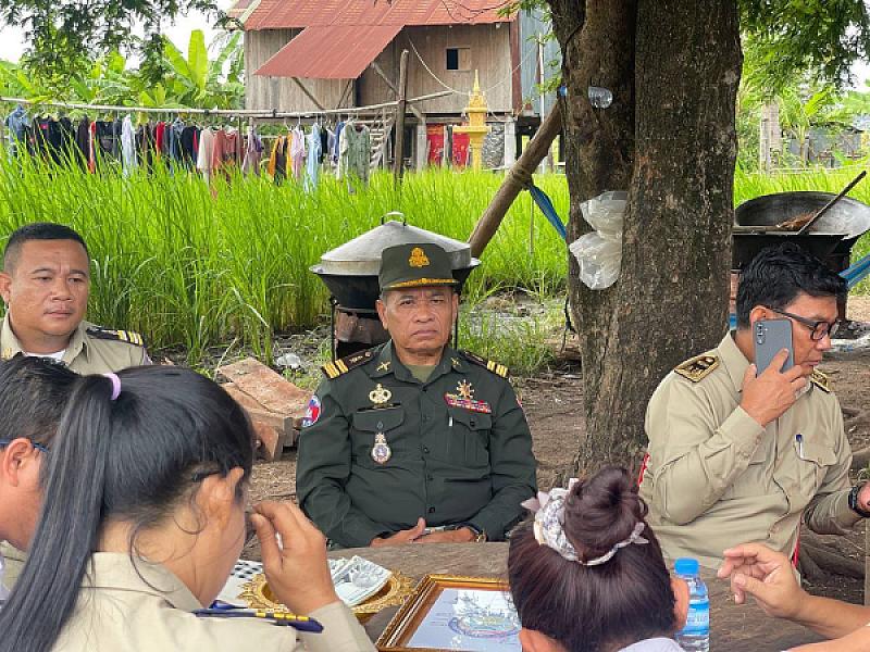 Kratie Provincial S.A.C. brings relief funds to a family of veterans