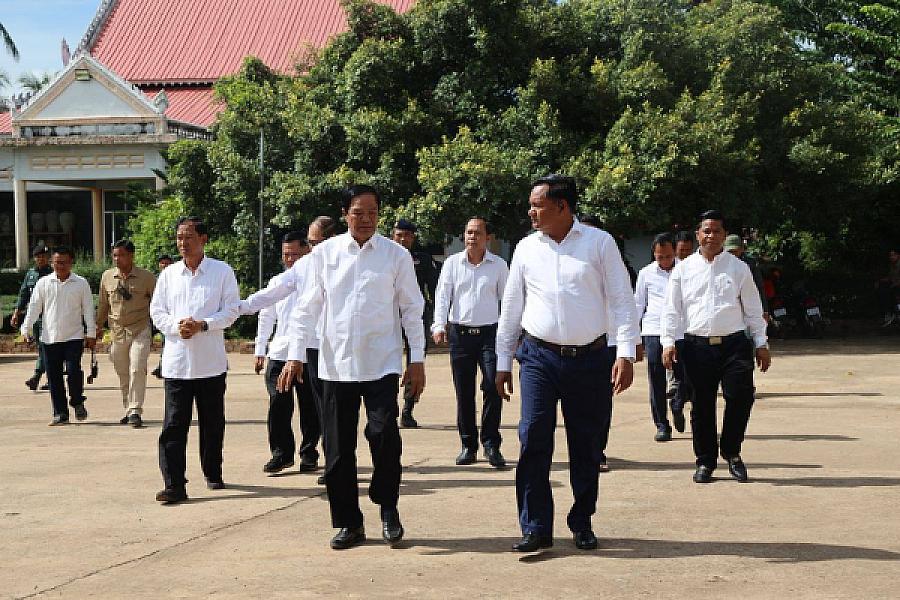 His Excellency Kun Kim invites to bring funds from Samdech Thip Dei Hun Manet to the families of the martyred soldiers