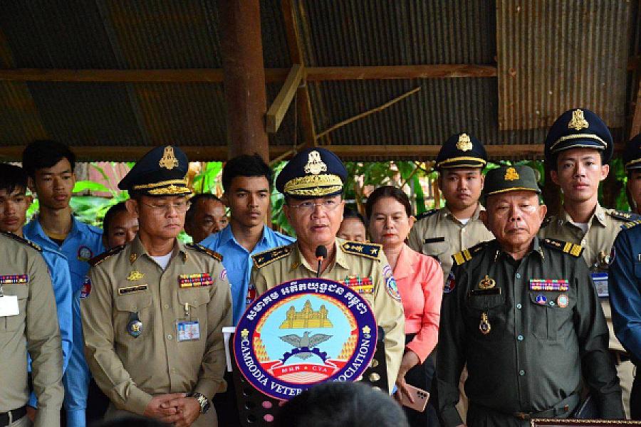 Siem Reap Province S.A.C. brings relief funds to the families of 11 deceased veterans
