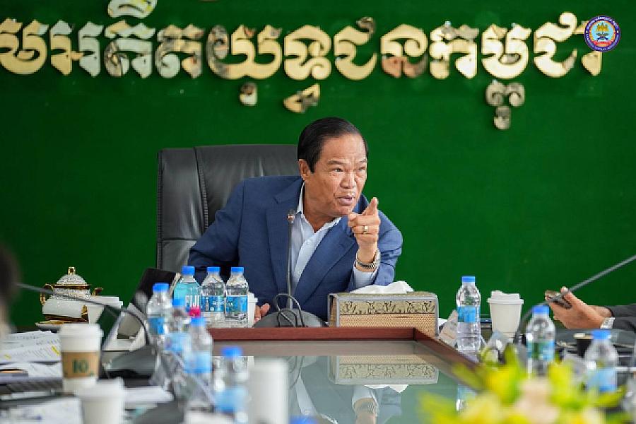 His Excellency Dr. Kun Kim leads the meeting to prepare for the Extraordinary General Assembly of Former Youth