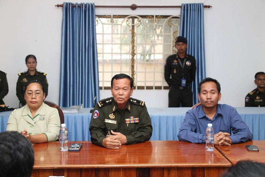 Kampong Speu Provincial Civil Defense Committee brings relief funds to the families of 3 deceased veterans