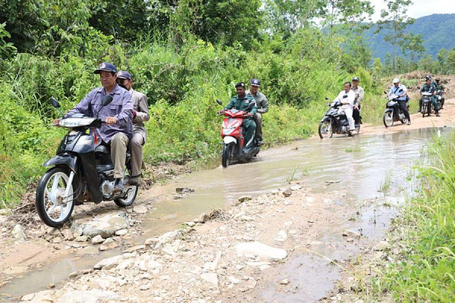 ឯកឧត្តមកិត្តិសង្គហបណ្ឌិត គន់ គីម បានដឹកនាំក្រុមការងារចុះពិនិត្យការសាងសង់ផ្ទះជូនបងប្អូនអតីតយុទ្ធជន - Image 2