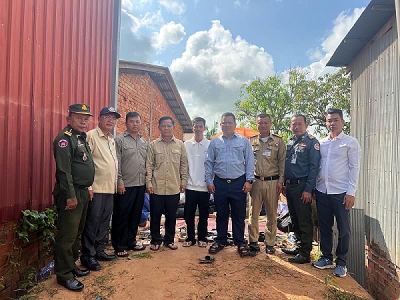 Major General Huot Sothy leads the team to organize the ceremony to build a house for the wives of soldiers stationed at Prasat Ta Moan