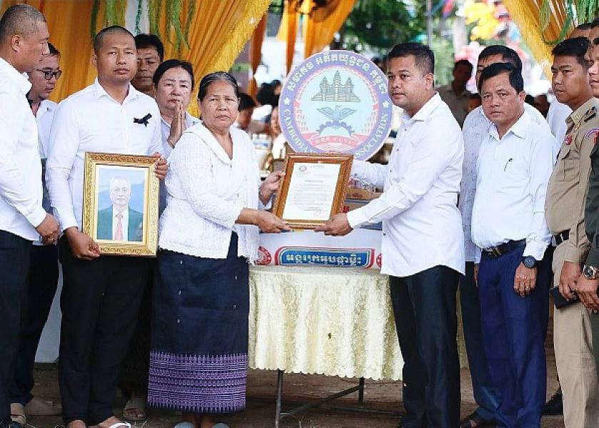Kandal Province S.A.K. brings relief funds to the families of 3 deceased veterans