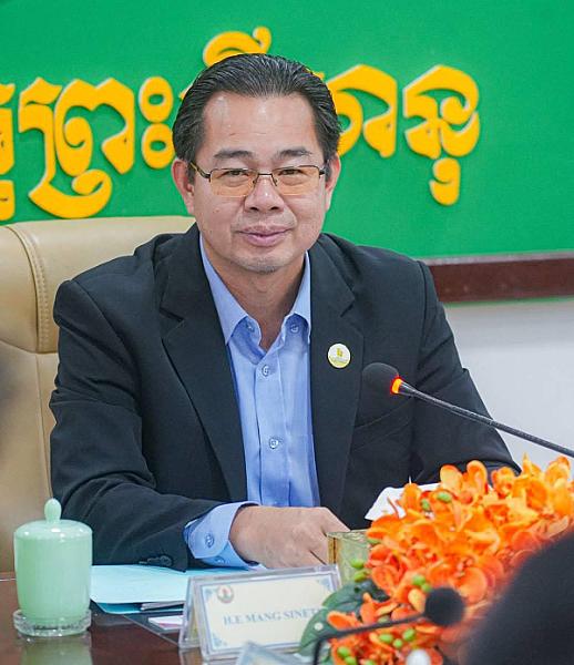 His Excellency Mang Sineth, Governor of Preah Sihanouk Province, donated $10,000 to organize an extraordinary general assembly nationwide representing the Cambodian War Veterans Association.