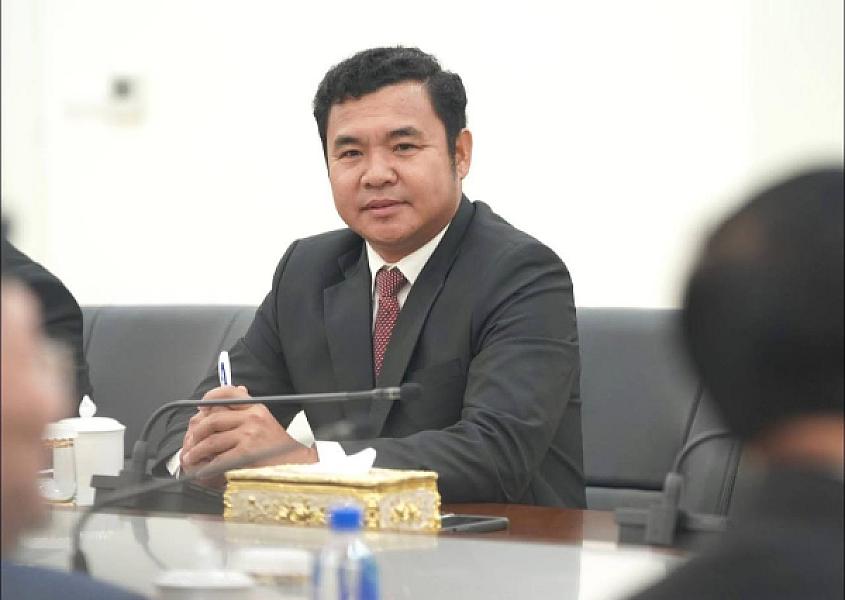 His Excellency Pankhem Bunthorn, Secretary of State of the Council of Ministers, donated 10 million riels to organize an extraordinary general assembly nationwide representing the Cambodian War Veterans Association.