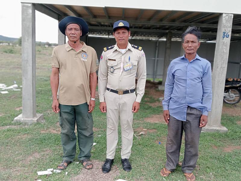 Doun Ba Police Station leads a road construction team in Battambang Province’s Veterans’ Village