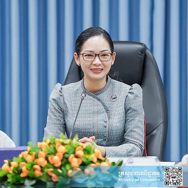 Her Excellency Cham Nimol, Minister of Commerce, donated $10,000 to organize an extraordinary general assembly nationwide representing the Cambodian War Veterans Association.