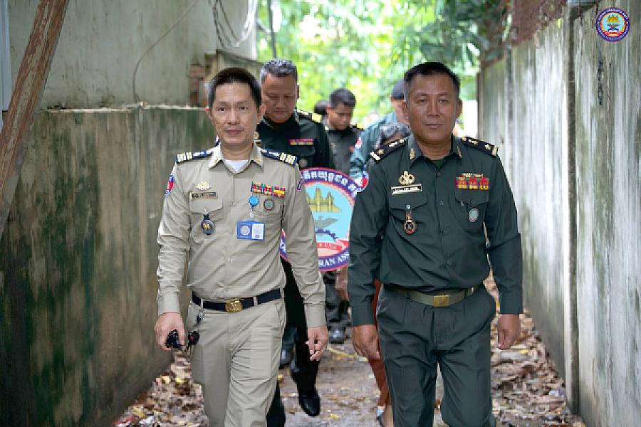 Kandal Provincial Army Corps visits and presents gifts to 3 families of veterans