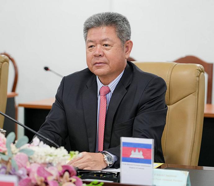 His Excellency Kuoch Chamroeun, Governor of Kandal Provincial Government, donated 40 million riels to organize an extraordinary general assembly nationwide representing the Cambodian War Veterans Association.