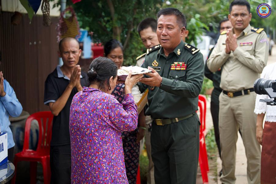 ស.អ.ក ខេត្តកណ្តាល ចុះជួបសំណេះសំណាល និងជូនអំណោយបងប្អូនអតីតយុទ្ធជនចំនួន ០៣គ្រួសារ - Image 7