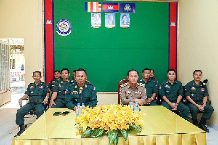 National Police Officers and Retirees in Kampong Cham Province Receive Precious Gifts from the King