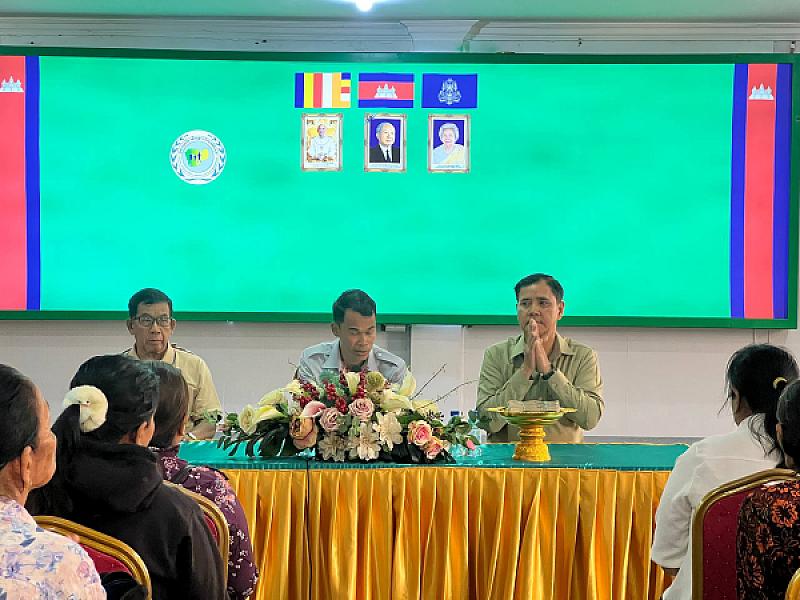 Families of 22 deceased veterans in Phnom Penh receive first social security and allowances