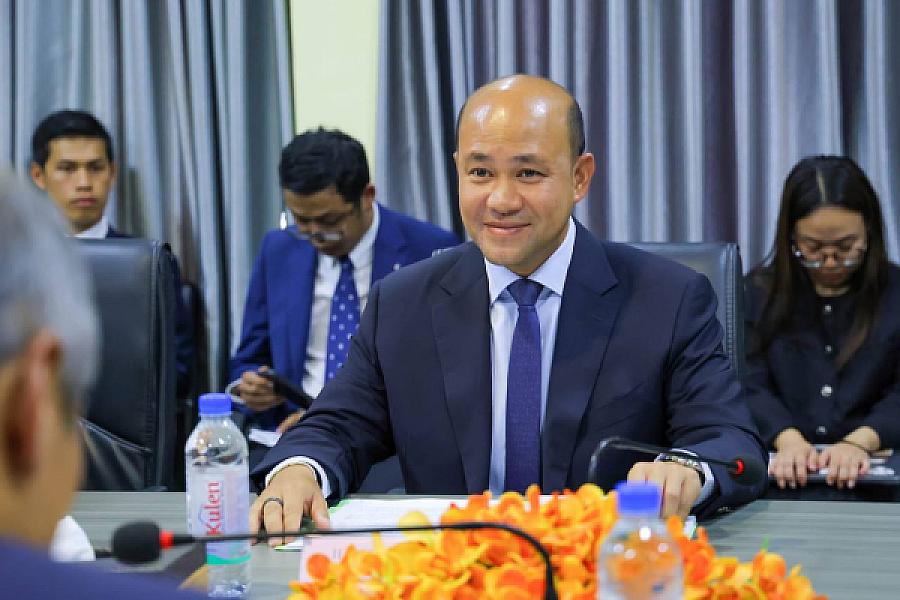 His Excellency Hun Many, Deputy Prime Minister and Minister of Public Service, donated $10,000 to organize an extraordinary general assembly nationwide representing the Cambodian War Veterans Association.