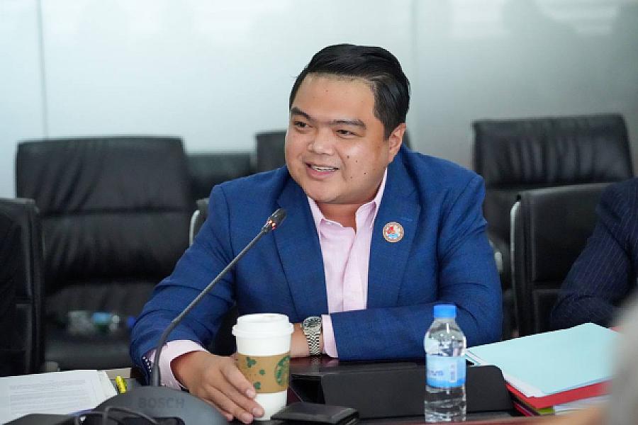 His Excellency Kim Virak, Secretary-General of the National Disaster Management Committee, donated 20 million riel to organize an extraordinary general assembly nationwide representing the Cambodian War Veterans Association.