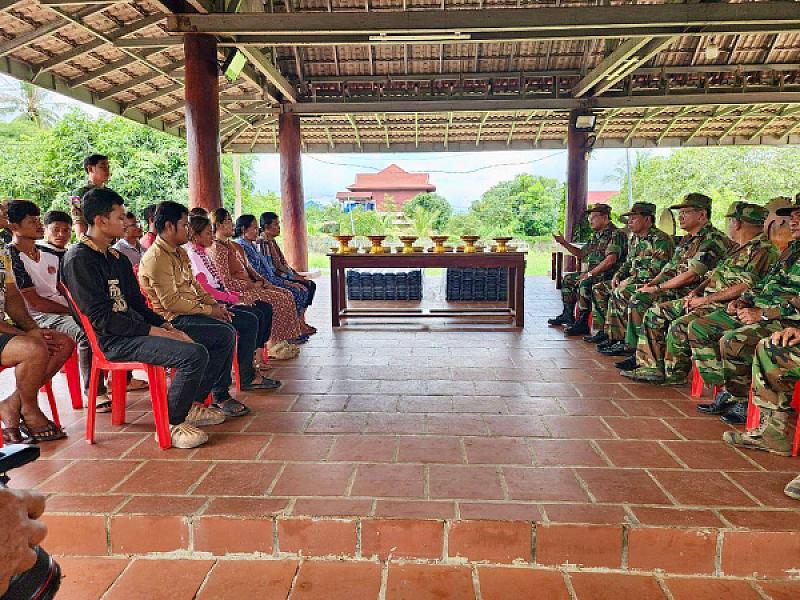 Preah Vihear Provincial Military Command brings relief funds to the families of 6 deceased veterans