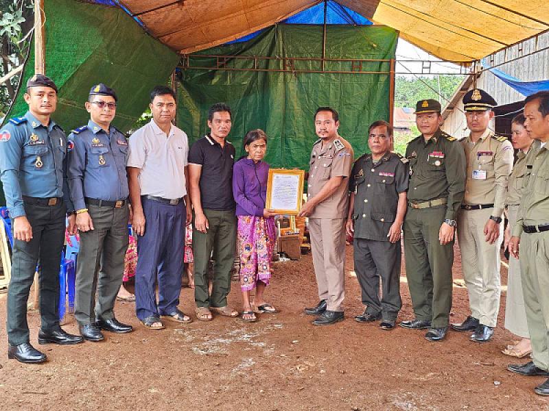 Ratanakiri Provincial S.A.C. brings relief funds to the families of 1 deceased veteran member