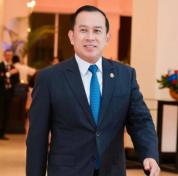 His Excellency Huot Hak, Minister of Tourism, contributed 20 million riel to organize an extraordinary general assembly nationwide representing the Cambodian War Veterans Association.