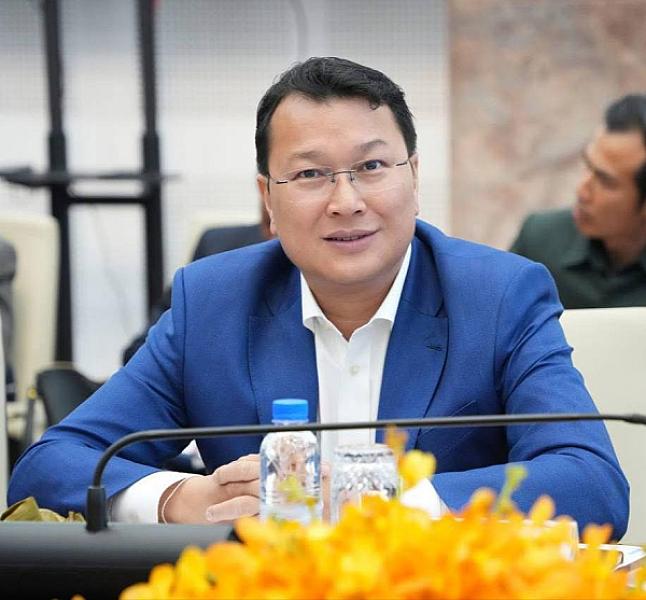 His Excellency Dith Tina, Minister of Agriculture, Forestry and Fisheries, donated $5,000 to organize an extraordinary general assembly nationwide representing the Cambodian War Veterans Association.