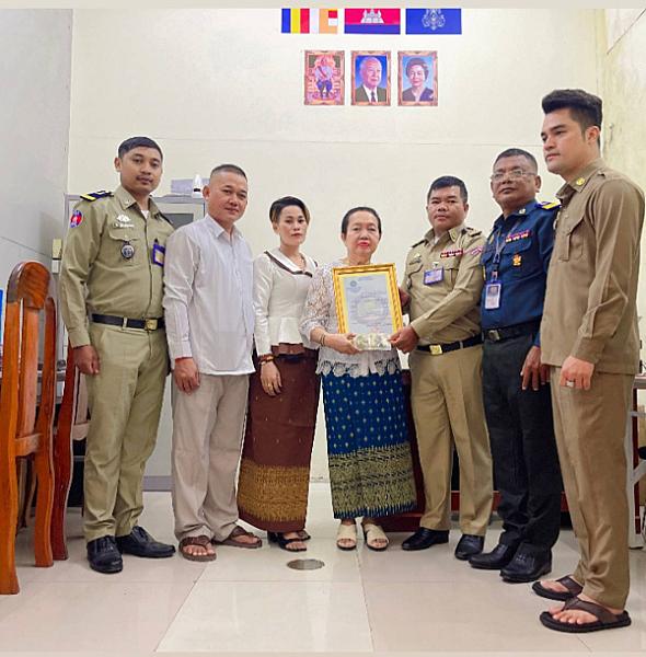 Phnom Penh VFA brings relief funds to the families of 4 deceased veterans