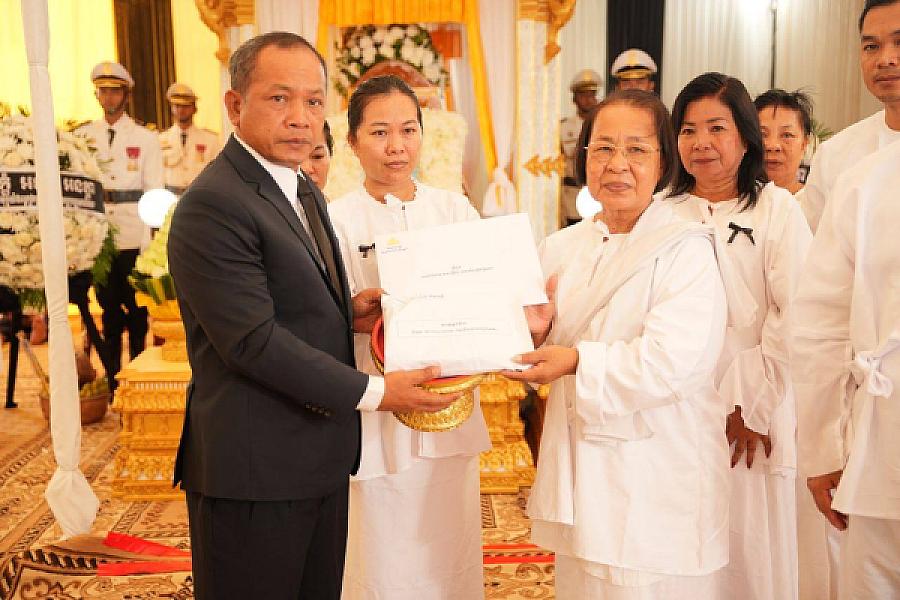 His Excellency Chuon Chivin, Assistant to Samdech Maha Bovardhei Hun Manet,  invited to pay respects to the late HE Lieutenant General Chan Lumphat