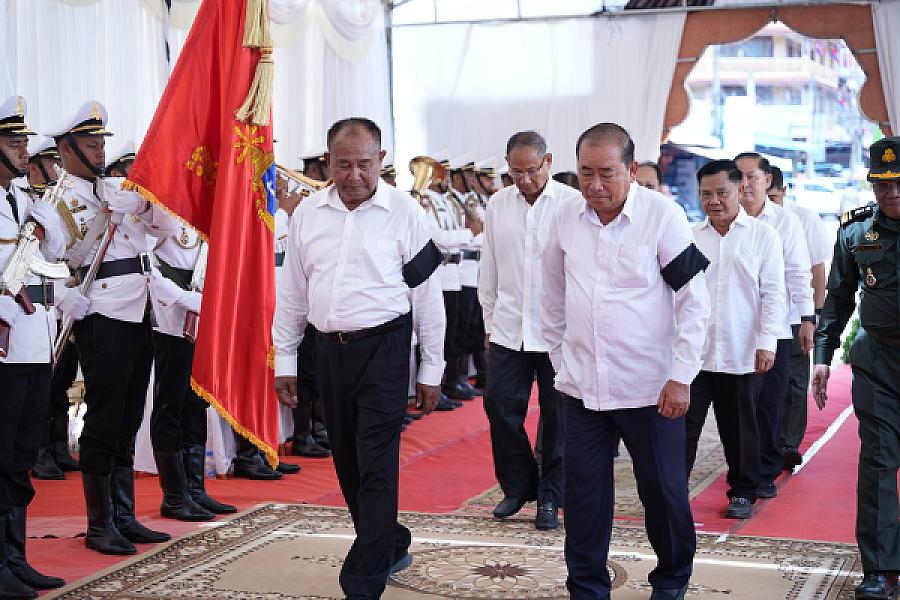 ឯកឧត្តម នាយឧត្តមសេនីយ៍ ចាប ភក្តី អញ្ជើញគោរពវិញ្ញាណក្ខន្ធសព ឯកឧត្តម ឧត្តមសេនីយ៍ឯក ច័ន្ទ លំផាត់ - Image 2