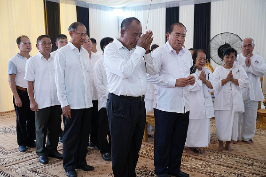 ឯកឧត្តម នាយឧត្តមសេនីយ៍ ចាប ភក្តី អញ្ជើញគោរពវិញ្ញាណក្ខន្ធសព ឯកឧត្តម ឧត្តមសេនីយ៍ឯក ច័ន្ទ លំផាត់ - Image 3