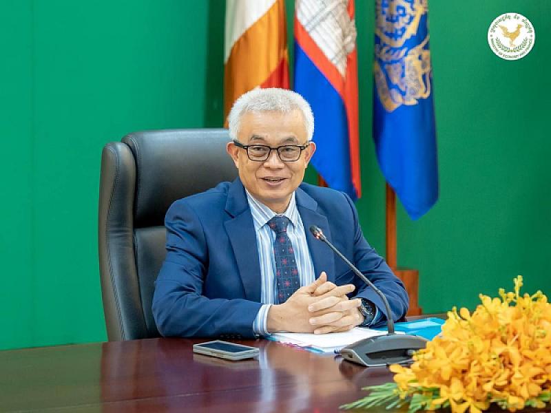 His Excellency Professor Aun Pornmoniroth, Deputy Prime Minister, Minister of Economy and Finance, has contributed $10,000 to organize the Extraordinary General Assembly of the Cambodian Veterans Association