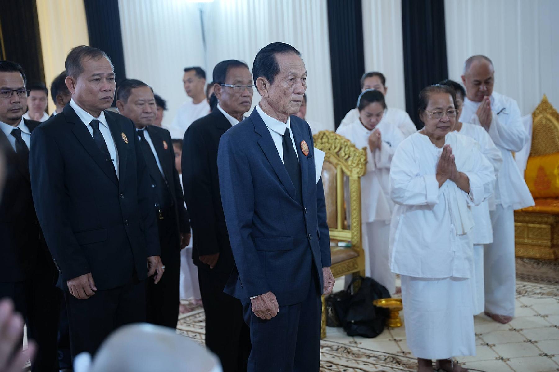 ឯកឧត្តម ធុន គ្រី អញ្ជើញគោរពវិញ្ញាណក្ខន្ធសព ឯកឧត្តម ឧត្តមសេនីយ៍ឯក ច័ន្ទ លំផាត់
