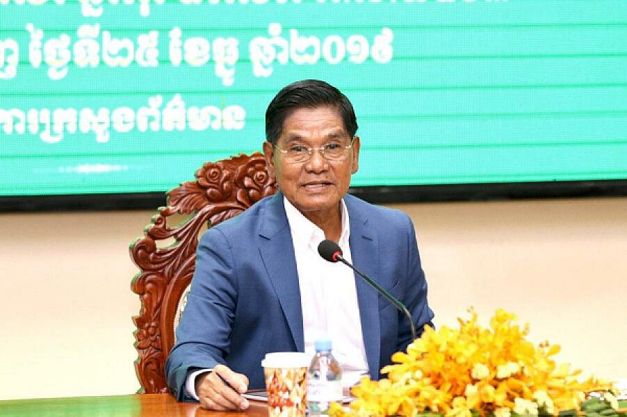 His Excellency Ouk Pratham, Senior Minister in Charge of Special Missions, has contributed $500 to organize the Extraordinary General Assembly of the Cambodian Veterans Association nationwide