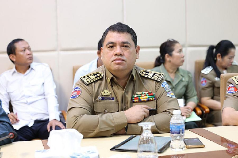 Mr. Na Sam Dararith, Governor of Banteay Ampil District, has contributed 500,000 riels to organize the Extraordinary General Assembly of the Cambodian Veterans Association nationwide
