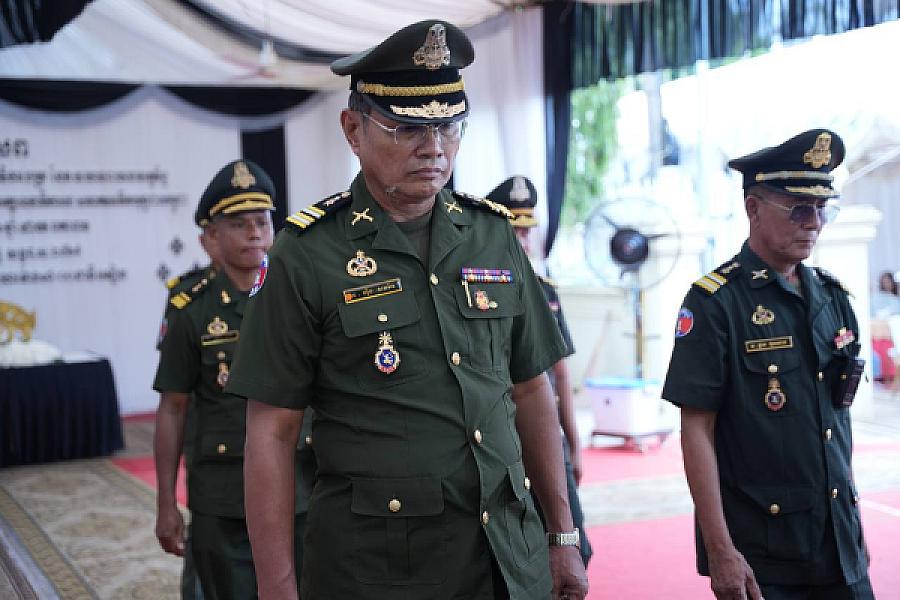 ឧត្តមសេនីយ៍ត្រី ឡុង គិន អញ្ជើញគោរពវិញ្ញាណក្ខន្ធសព ឯកឧត្តម ឧត្តមសេនីយ៍ឯក ច័ន្ទ លំផាត់ - Image 3