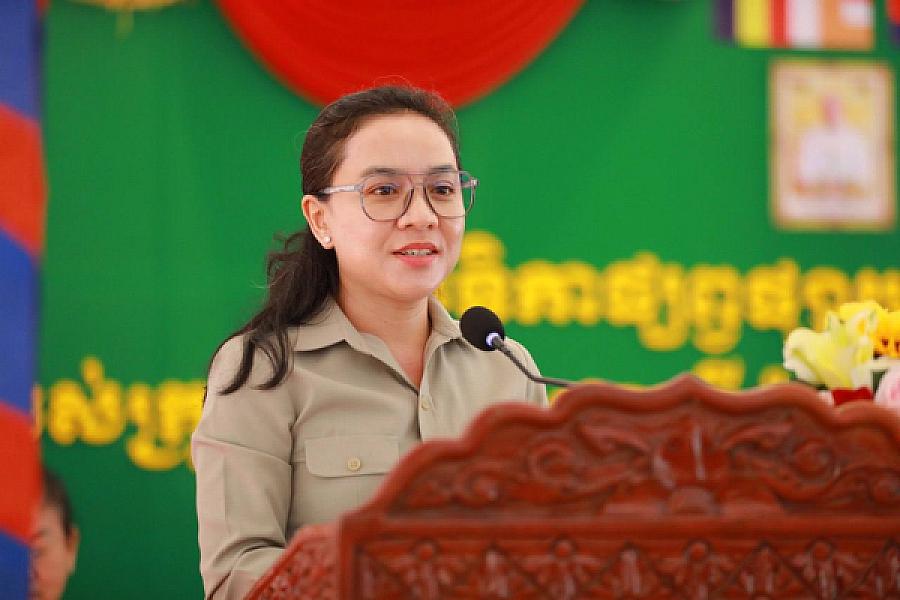 Ms. Tema Nichek, Deputy Governor of the Phnom Penh Municipal Government, has contributed 800,000 riels to organize the Extraordinary General Assembly of the Cambodian Veterans Association nationwide