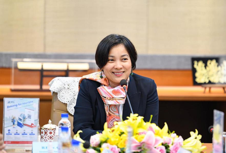 Her Excellency Chea Serey, Governor of the National Bank of Cambodia, has contributed 20,000,000 riels to organize the Extraordinary General Assembly of the Cambodian Veterans Association nationwide